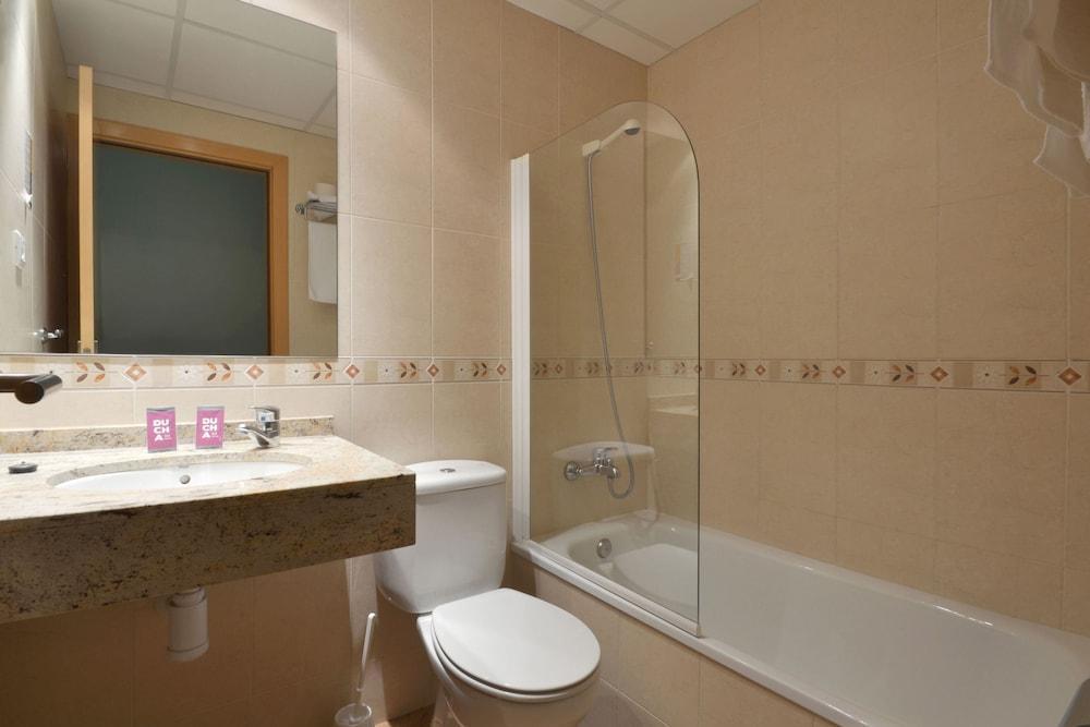 El Cami Hotel Кембрилс Екстериор снимка