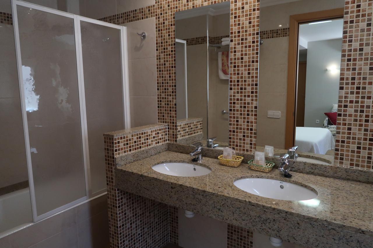El Cami Hotel Кембрилс Екстериор снимка