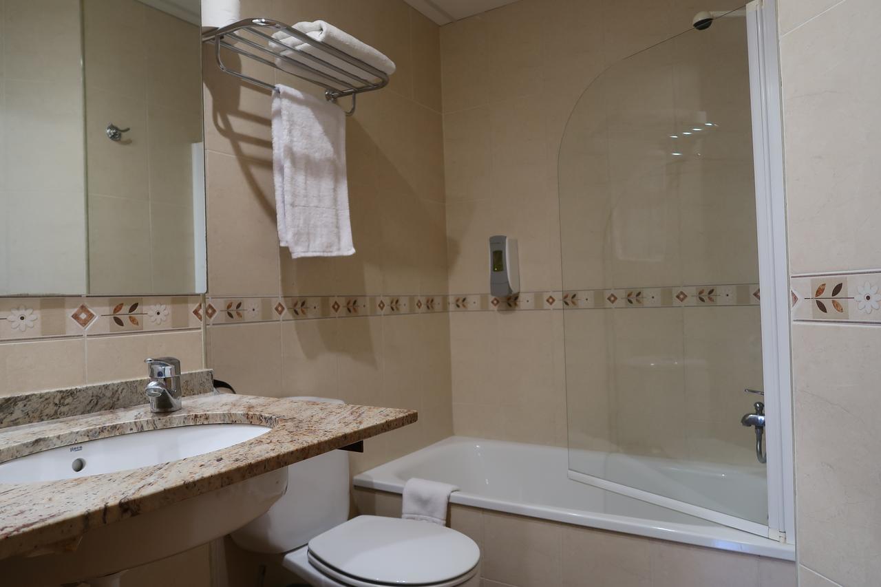 El Cami Hotel Кембрилс Екстериор снимка