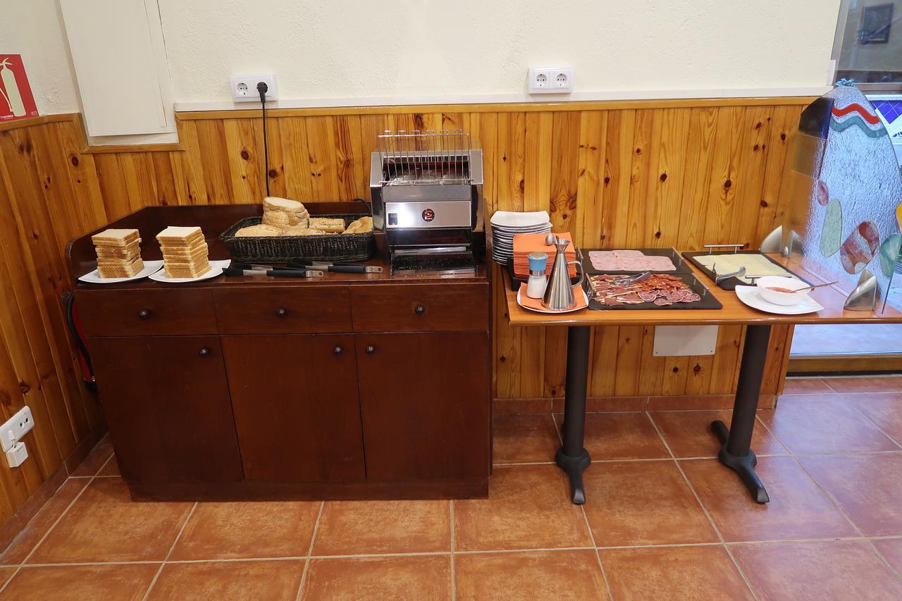 El Cami Hotel Кембрилс Екстериор снимка