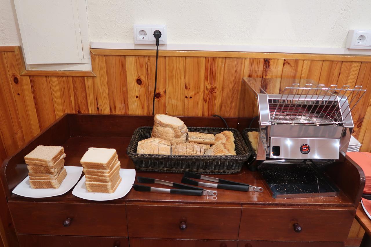El Cami Hotel Кембрилс Екстериор снимка