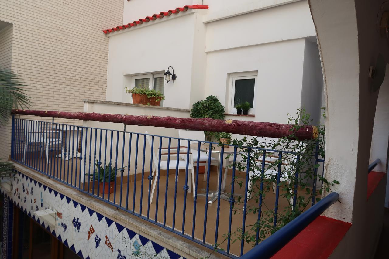 El Cami Hotel Кембрилс Екстериор снимка